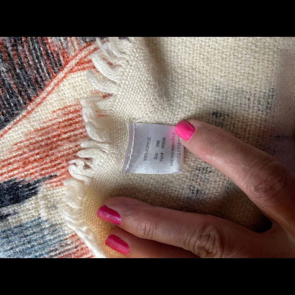 Woven Heart Shawl/Poncho One Size Normal Wear - Picture 7 of 9